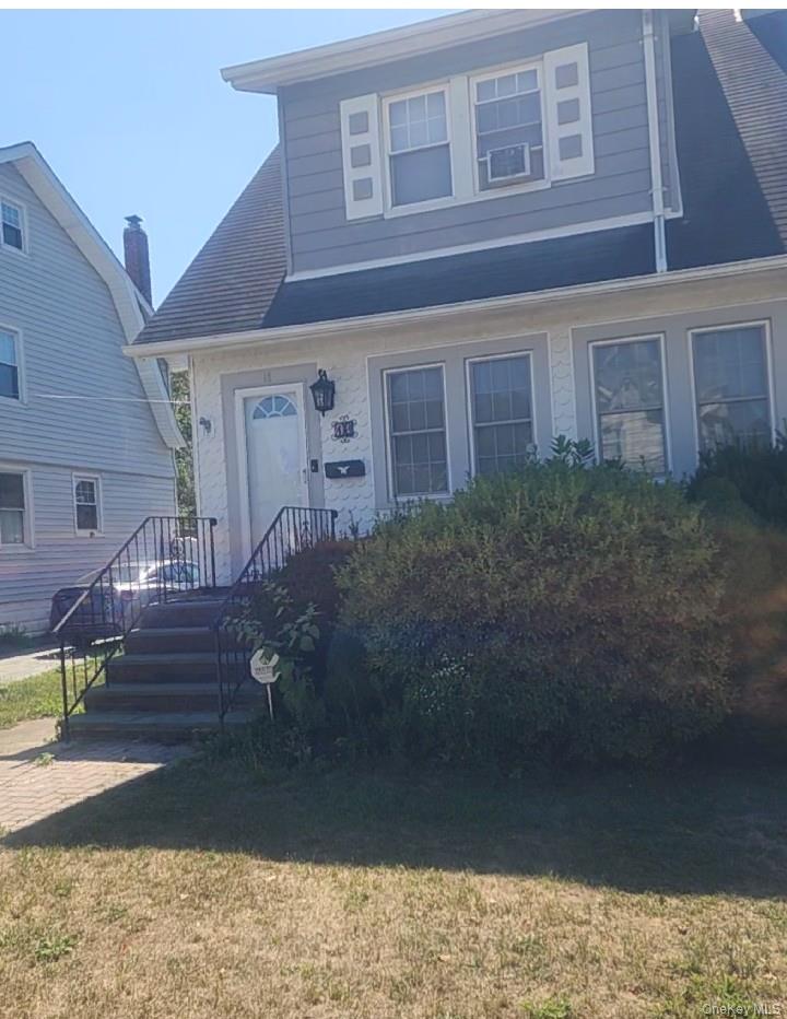 16 Maiden Lane, Lynbrook, NY 11563