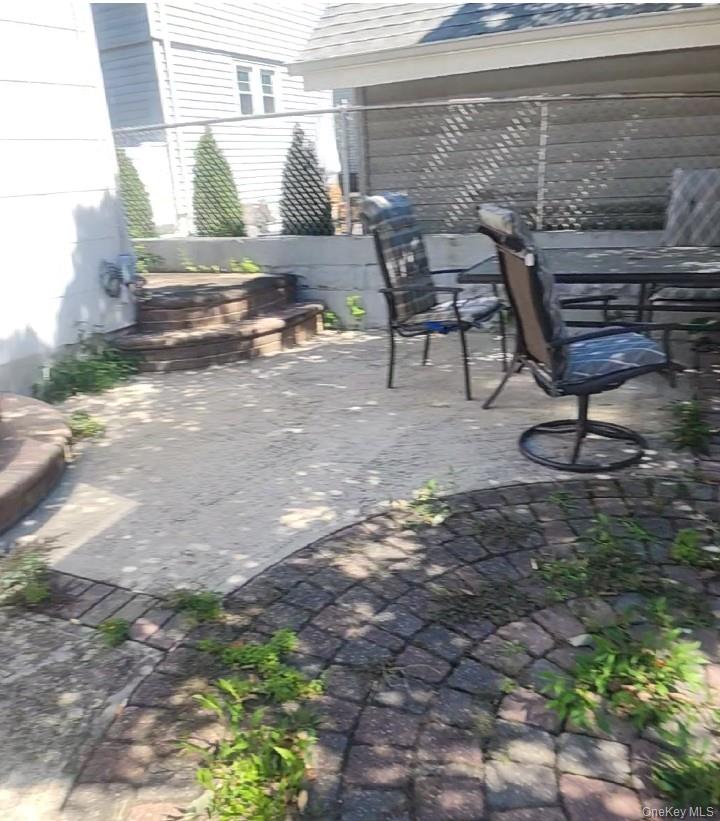 16 Maiden Lane, Lynbrook, NY 11563