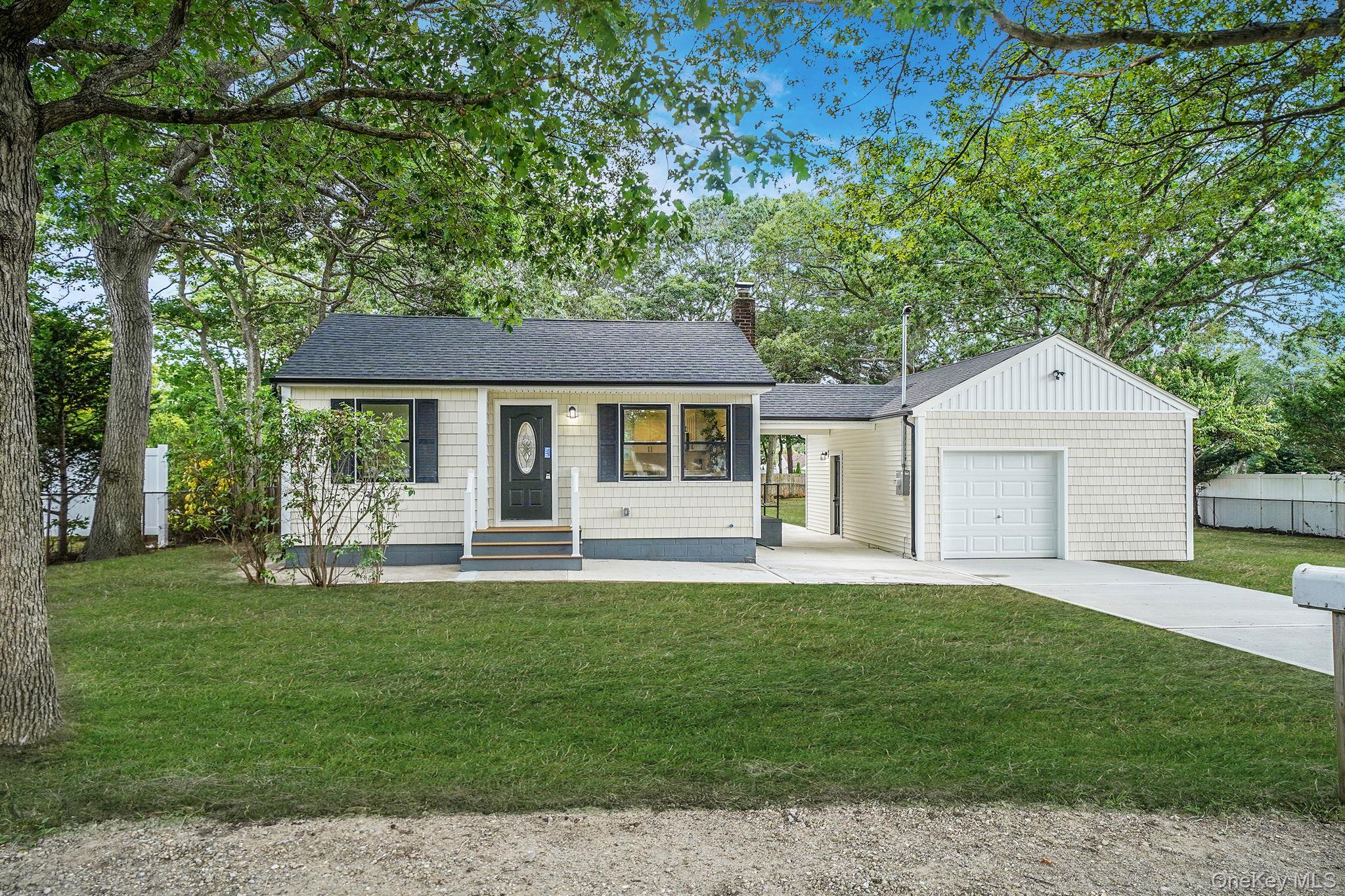 25 Powell Avenue, Farmingville, NY 11738