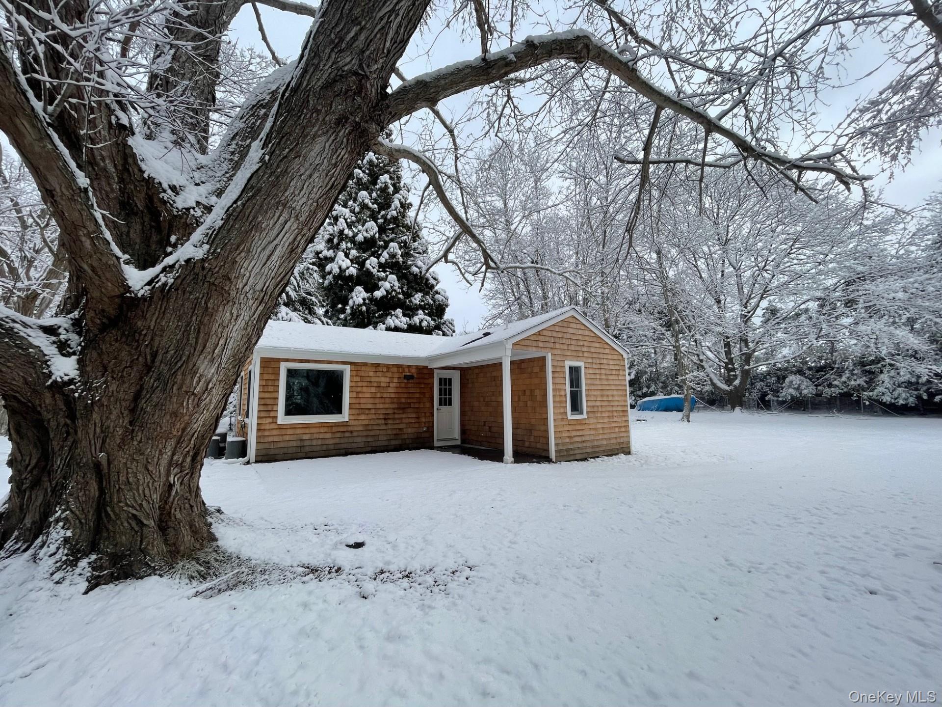 26 S Menantic Road, Shelter Island, NY 11964