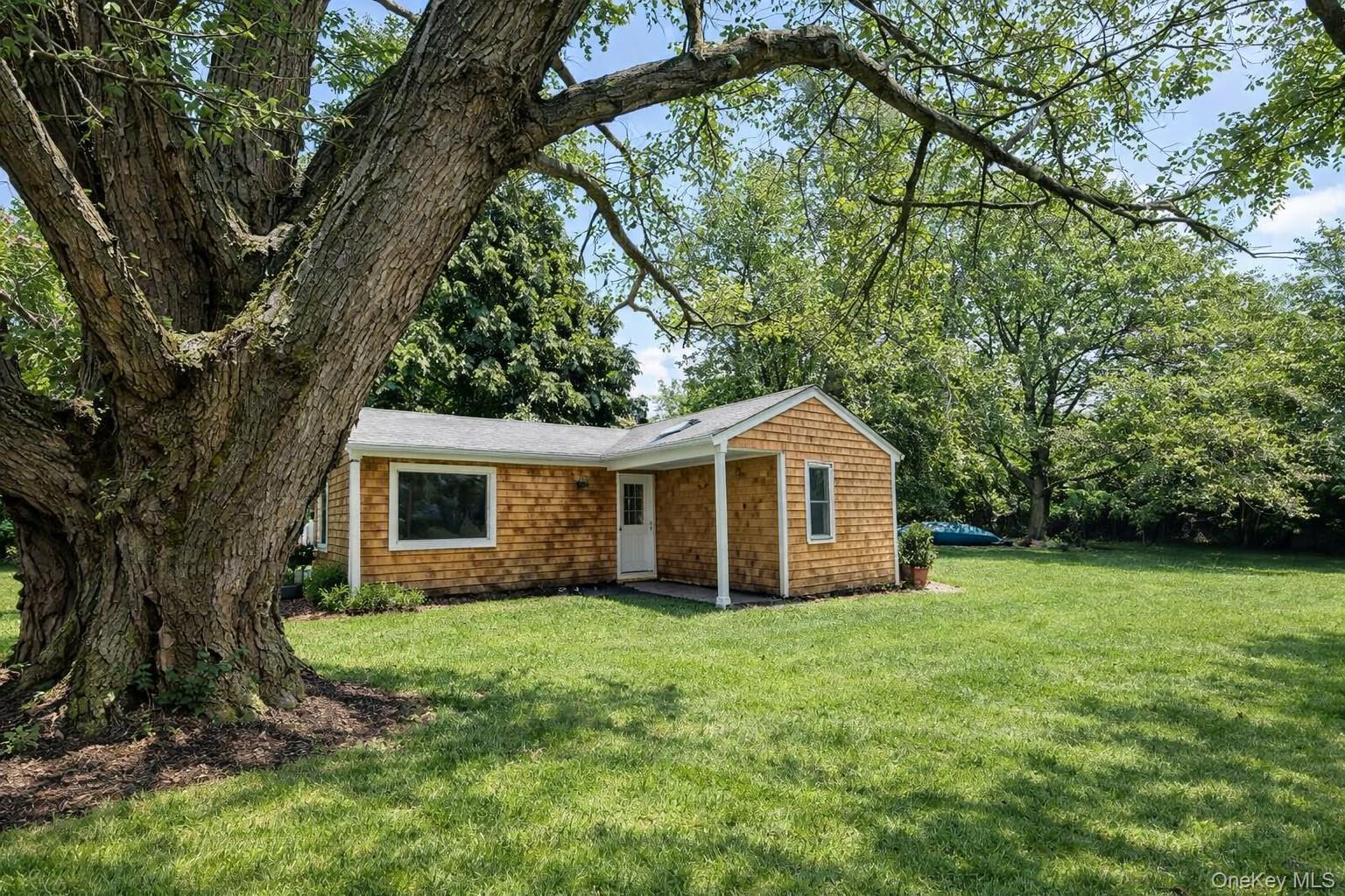 26 S Menantic Road, Shelter Island, NY 11964