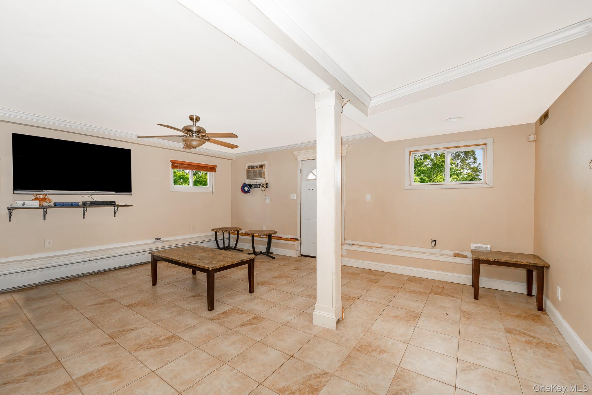 47 W Granada Avenue, Lindenhurst, NY 11757