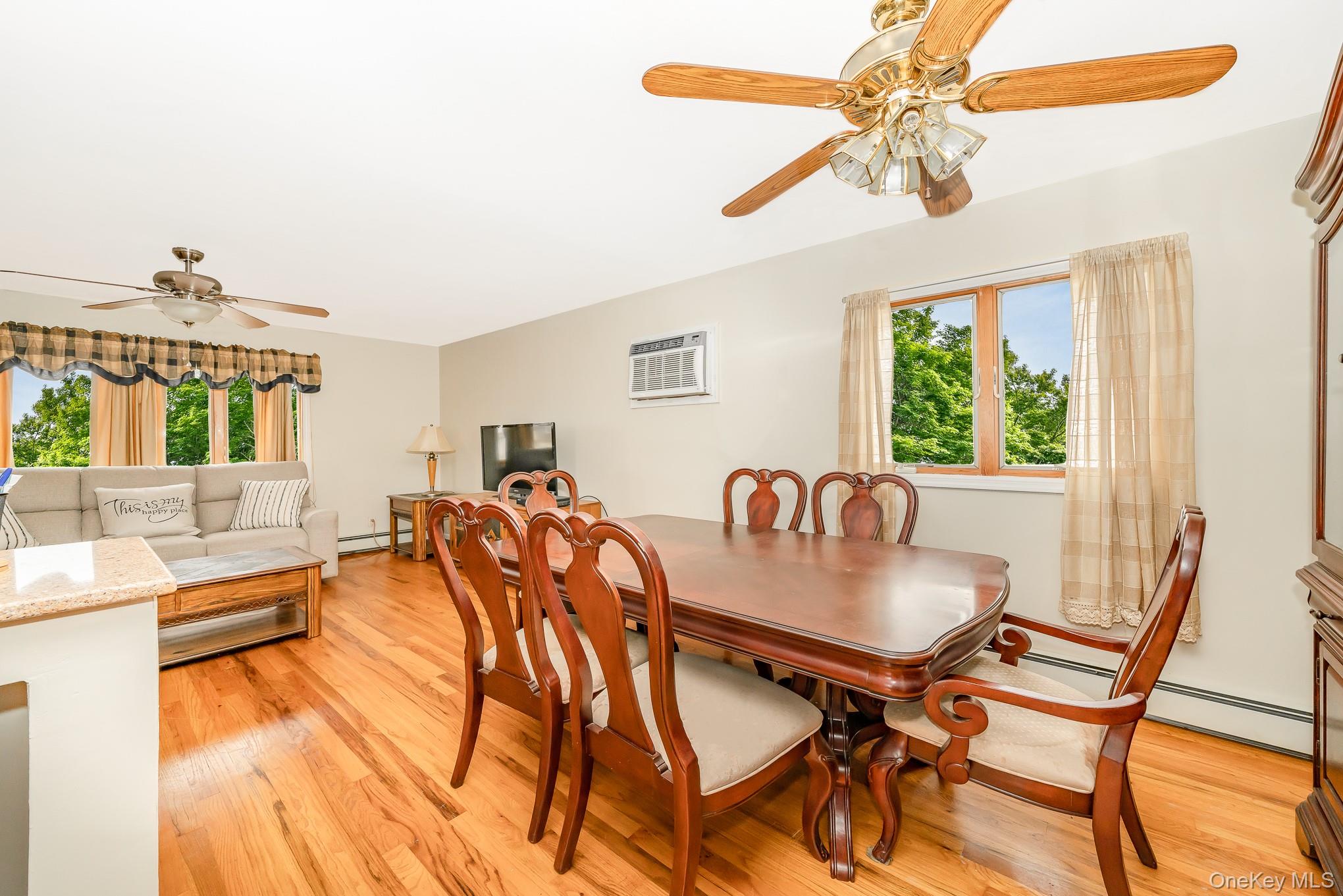 47 W Granada Avenue, Lindenhurst, NY 11757