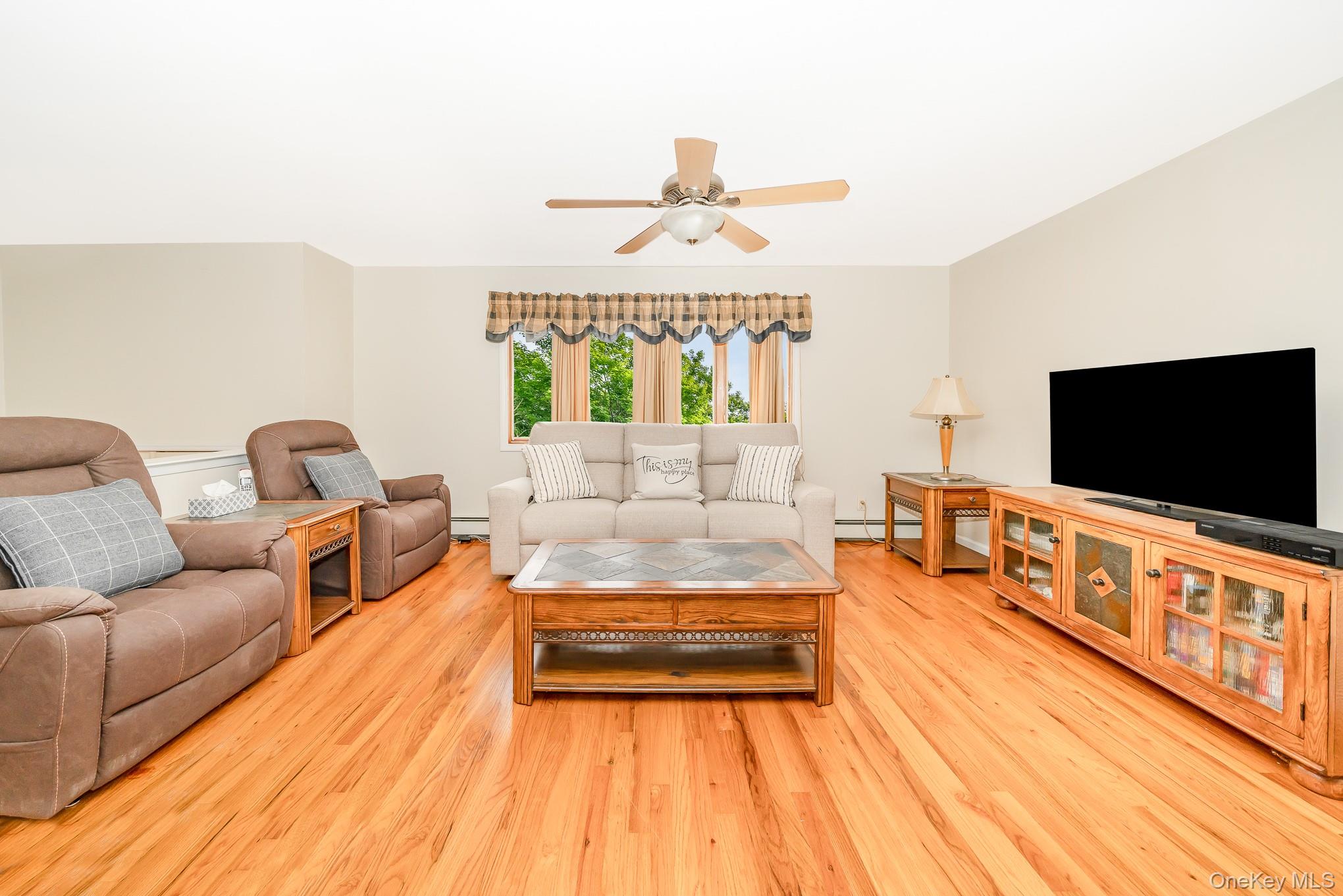 47 W Granada Avenue, Lindenhurst, NY 11757