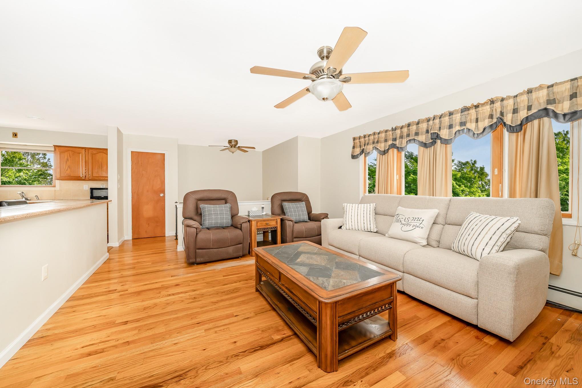 47 W Granada Avenue, Lindenhurst, NY 11757