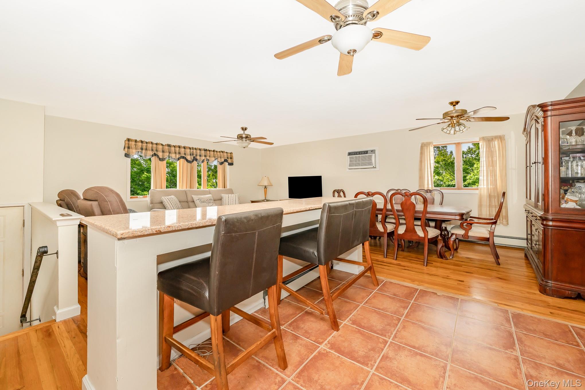 47 W Granada Avenue, Lindenhurst, NY 11757