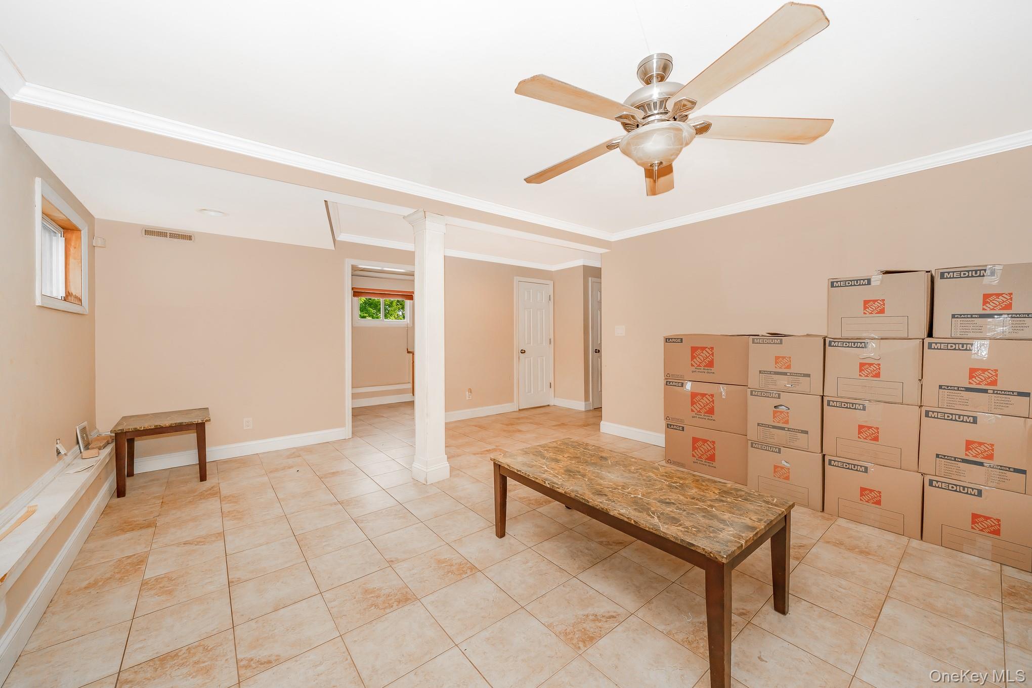 47 W Granada Avenue, Lindenhurst, NY 11757