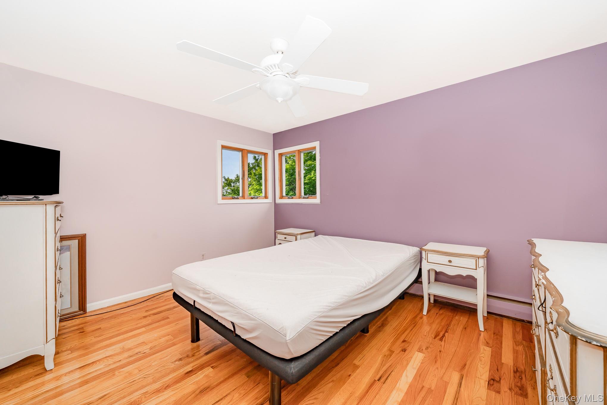 47 W Granada Avenue, Lindenhurst, NY 11757