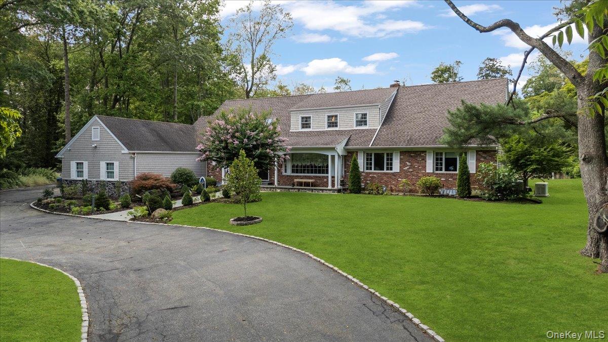 8 August Lane, Old Westbury, NY 11568