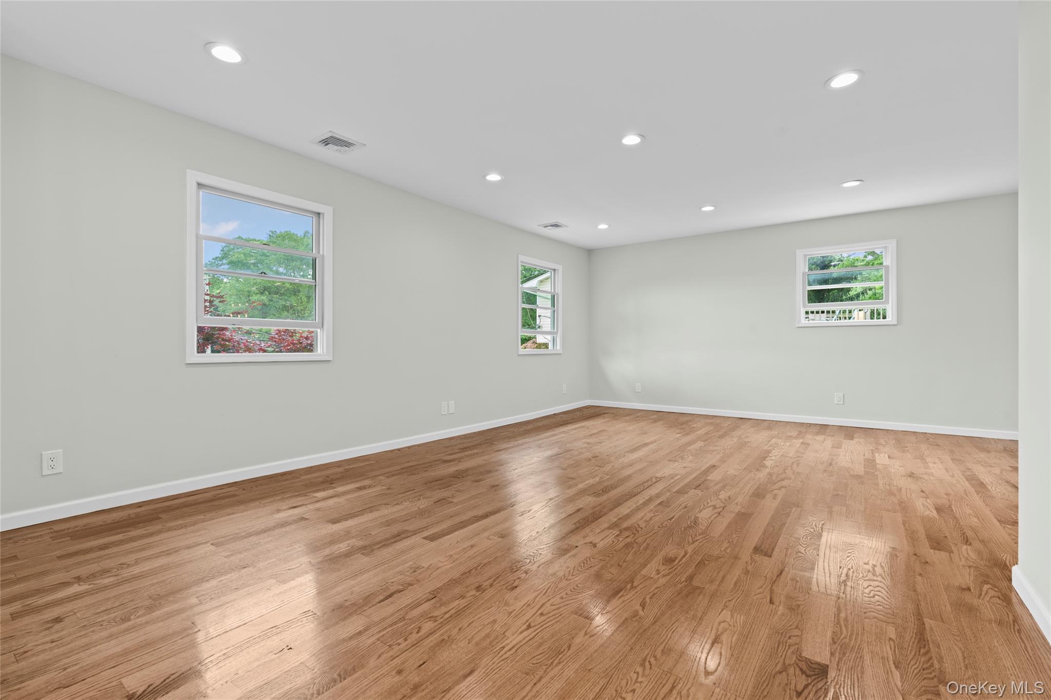 350 Holbrook Road, Ronkonkoma, NY 1779