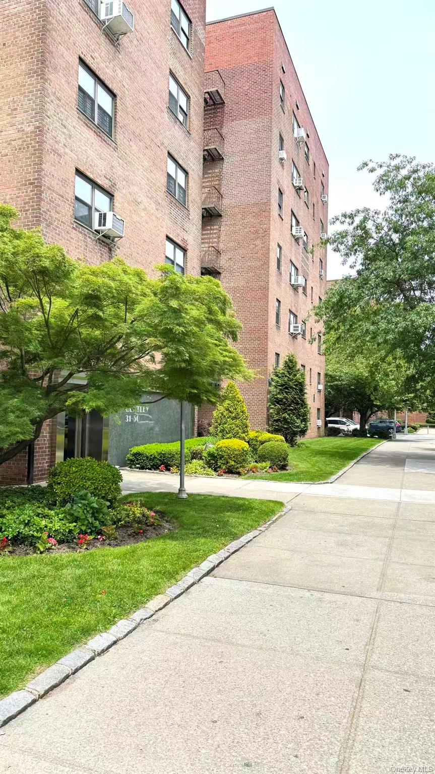 31-50 140th St # 1L, Flushing, NY 11354