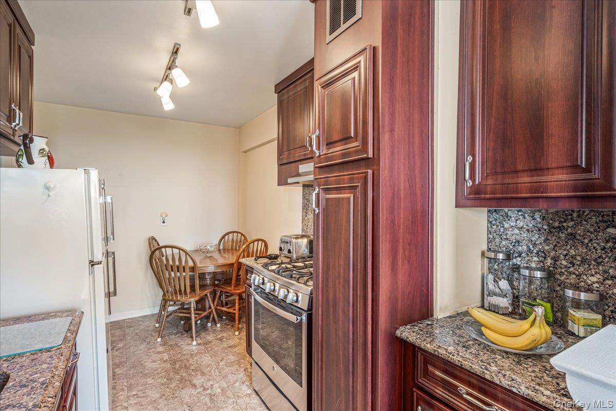 151-05 Cross Island Parkway # 6C, Whitestone, NY 11357