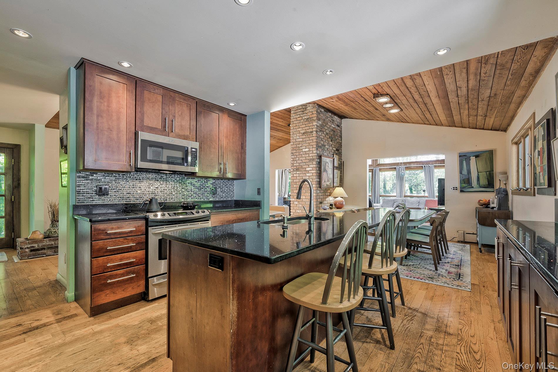 29 Tiffany Road, Oyster Bay Cove, NY 11771