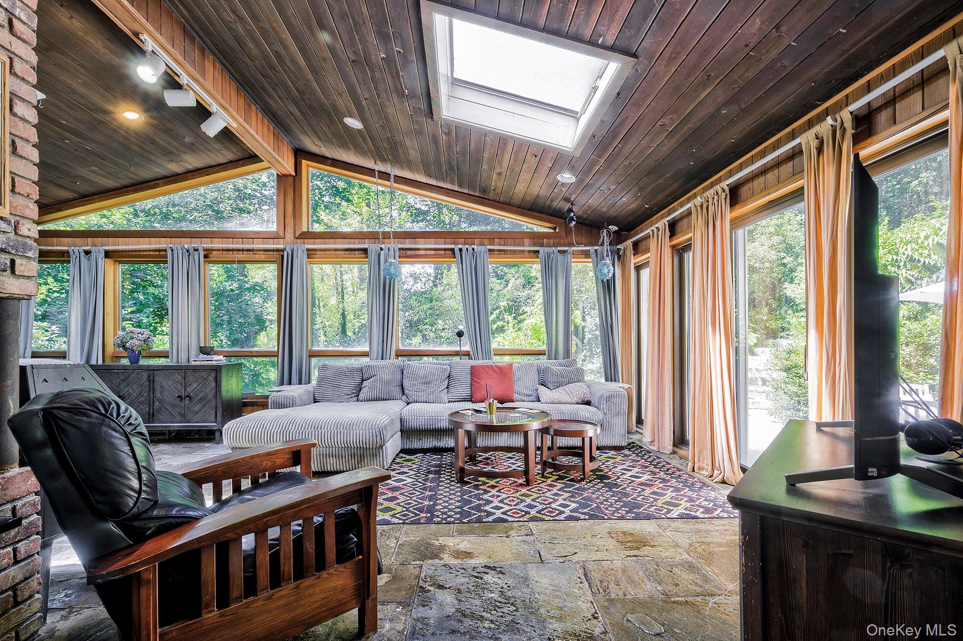 29 Tiffany Road, Oyster Bay Cove, NY 11771