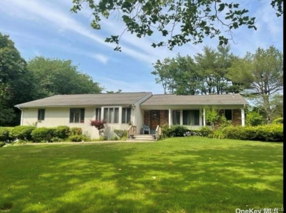 17 Threepence Drive, Melville, NY 11747