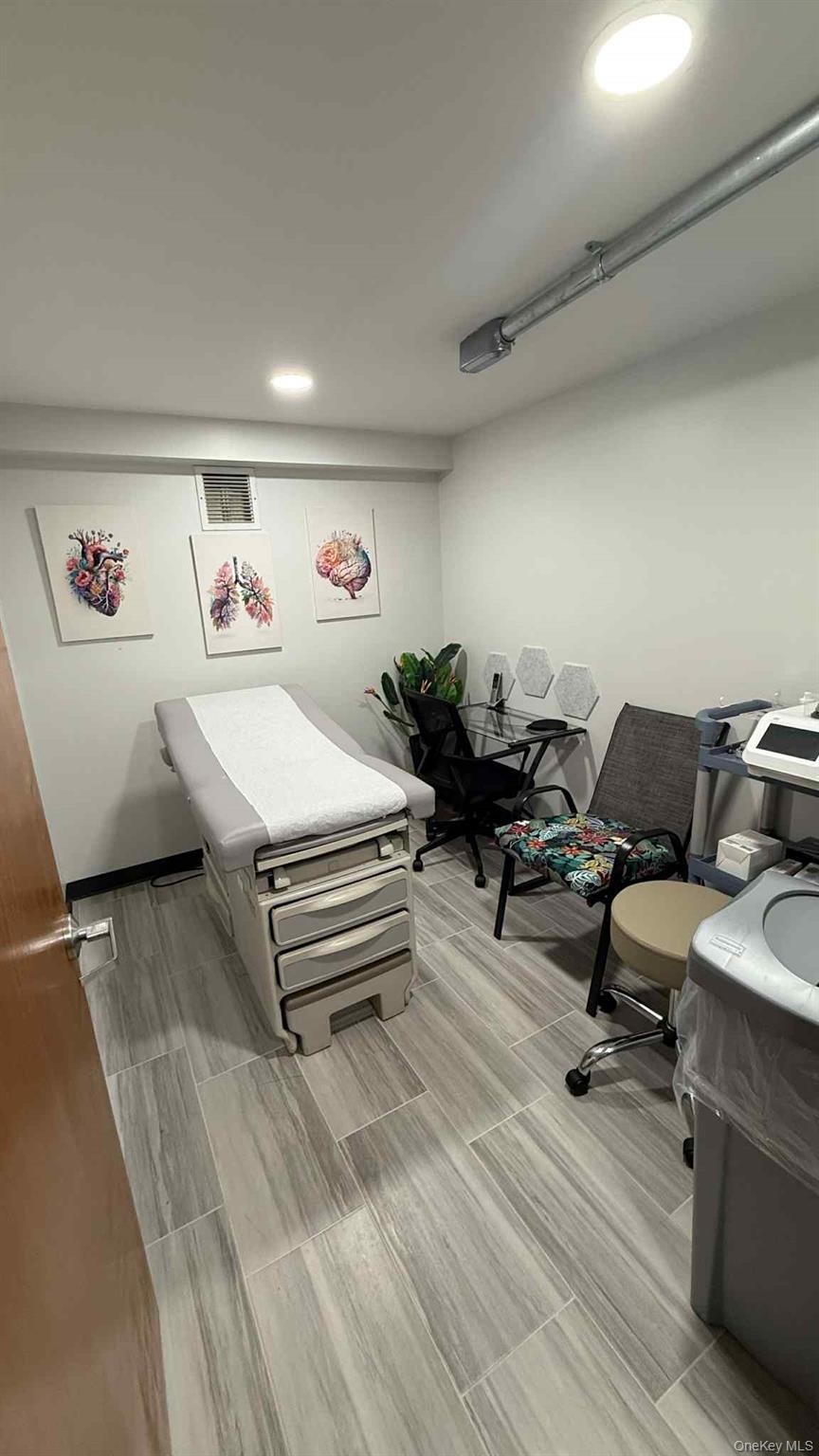 233-15 Hillside avenue, Queens Village, NY 11427