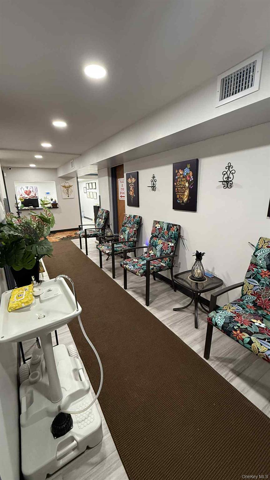 233-15 Hillside avenue, Queens Village, NY 11427