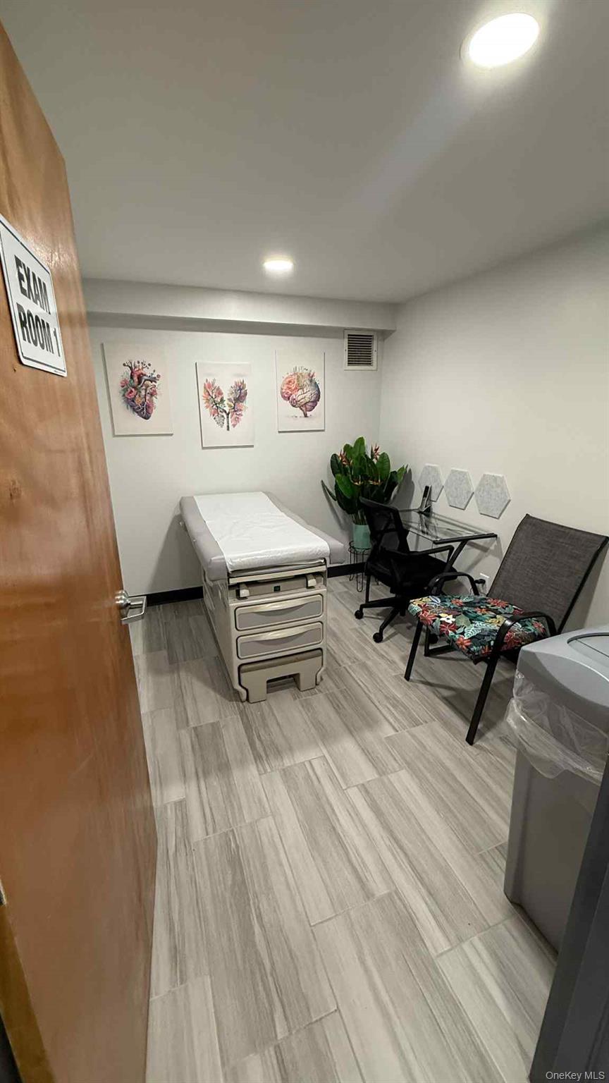 233-15 Hillside avenue, Queens Village, NY 11427