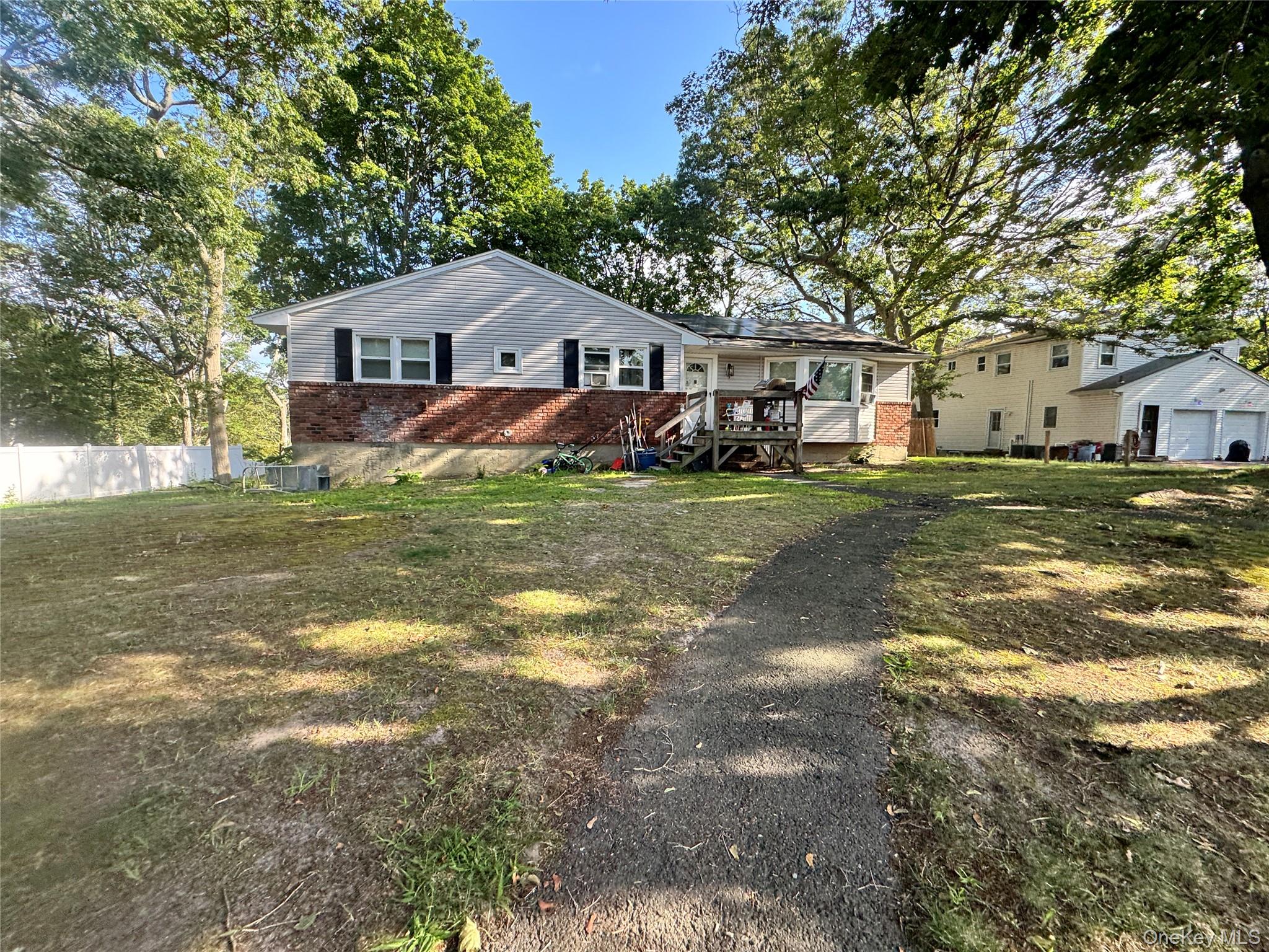 3 Somerset Court, East Setauket, NY 11733