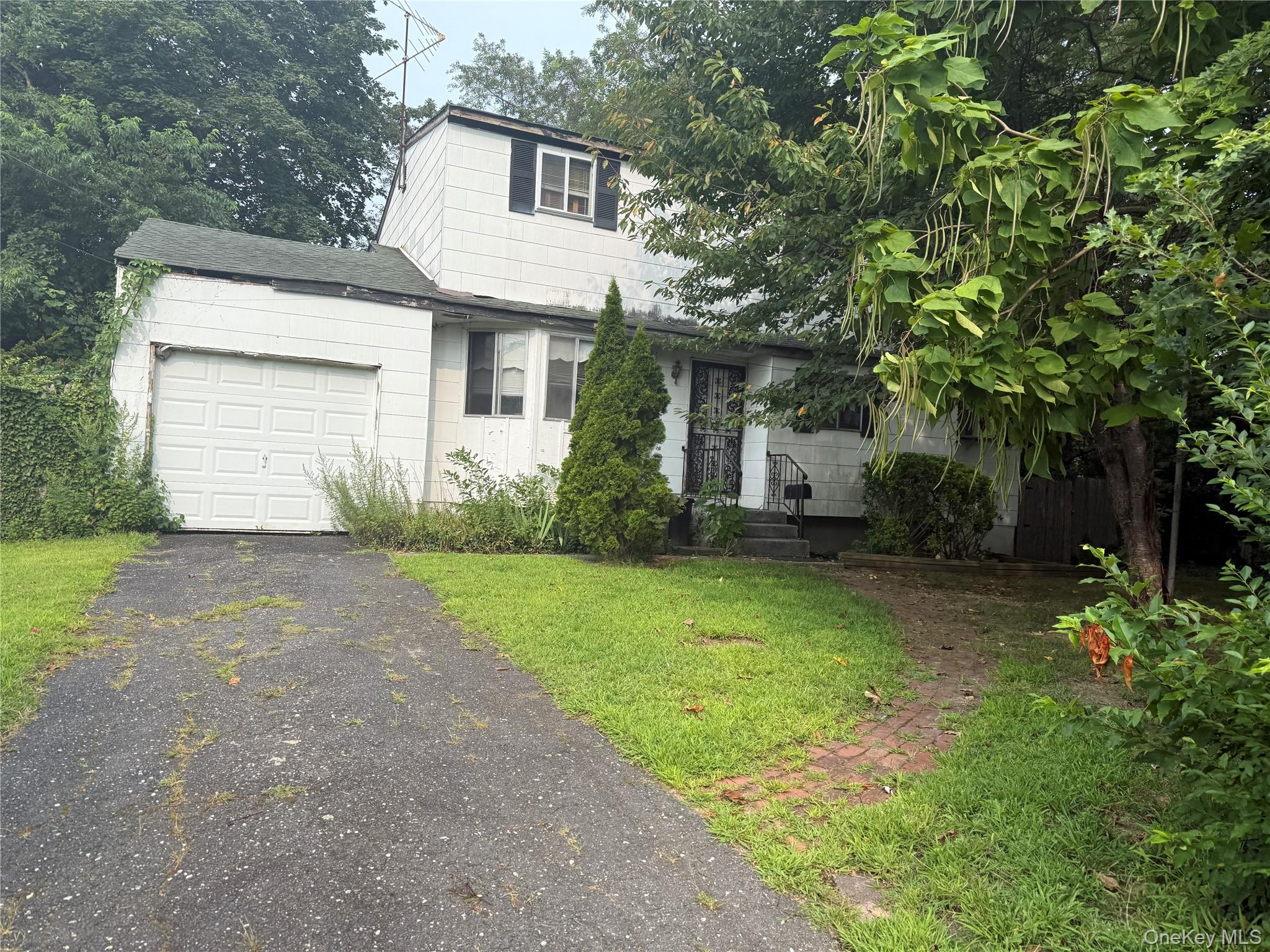 2816 Rhode Island Avenue, Medford, NY 11763