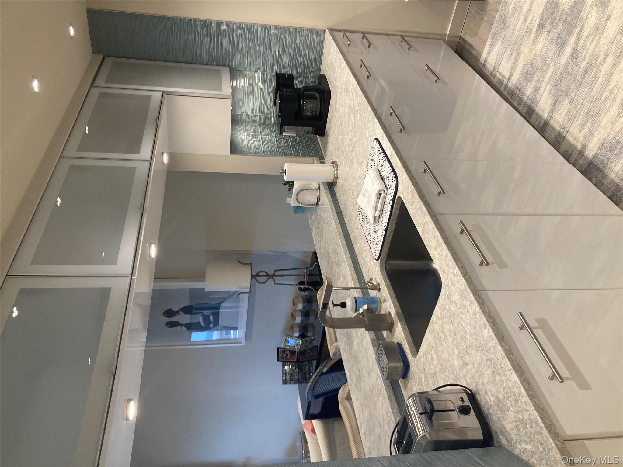 780 W Broadway # 3G, Long Beach, NY 11561