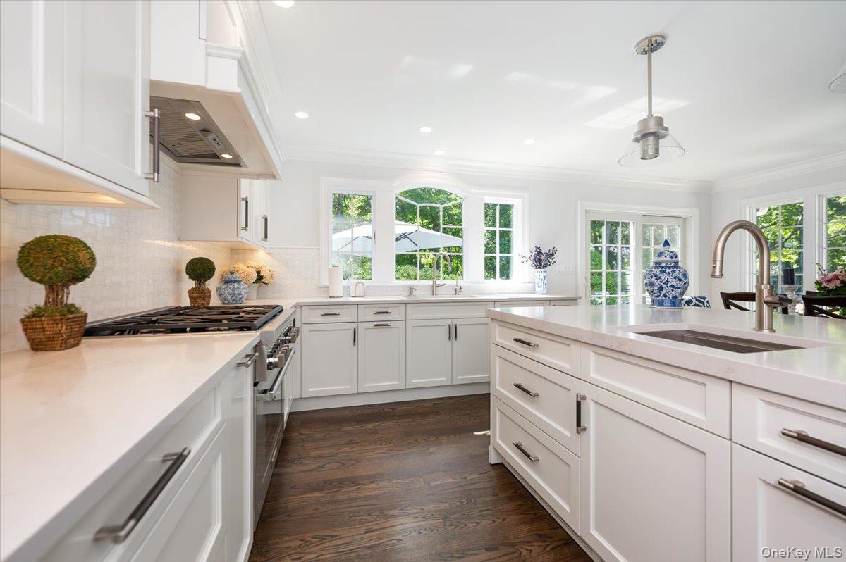 5 Fleetwood Drive, Huntington Bay, NY 11743