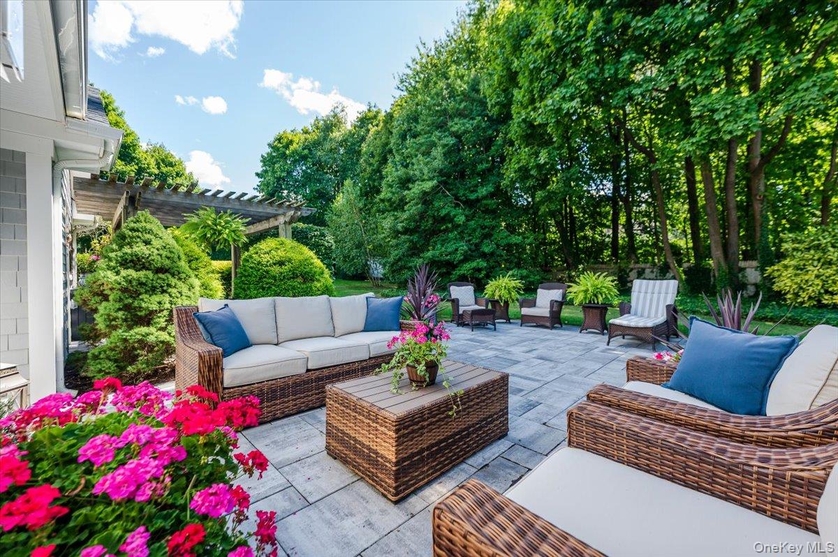 5 Fleetwood Drive, Huntington Bay, NY 11743