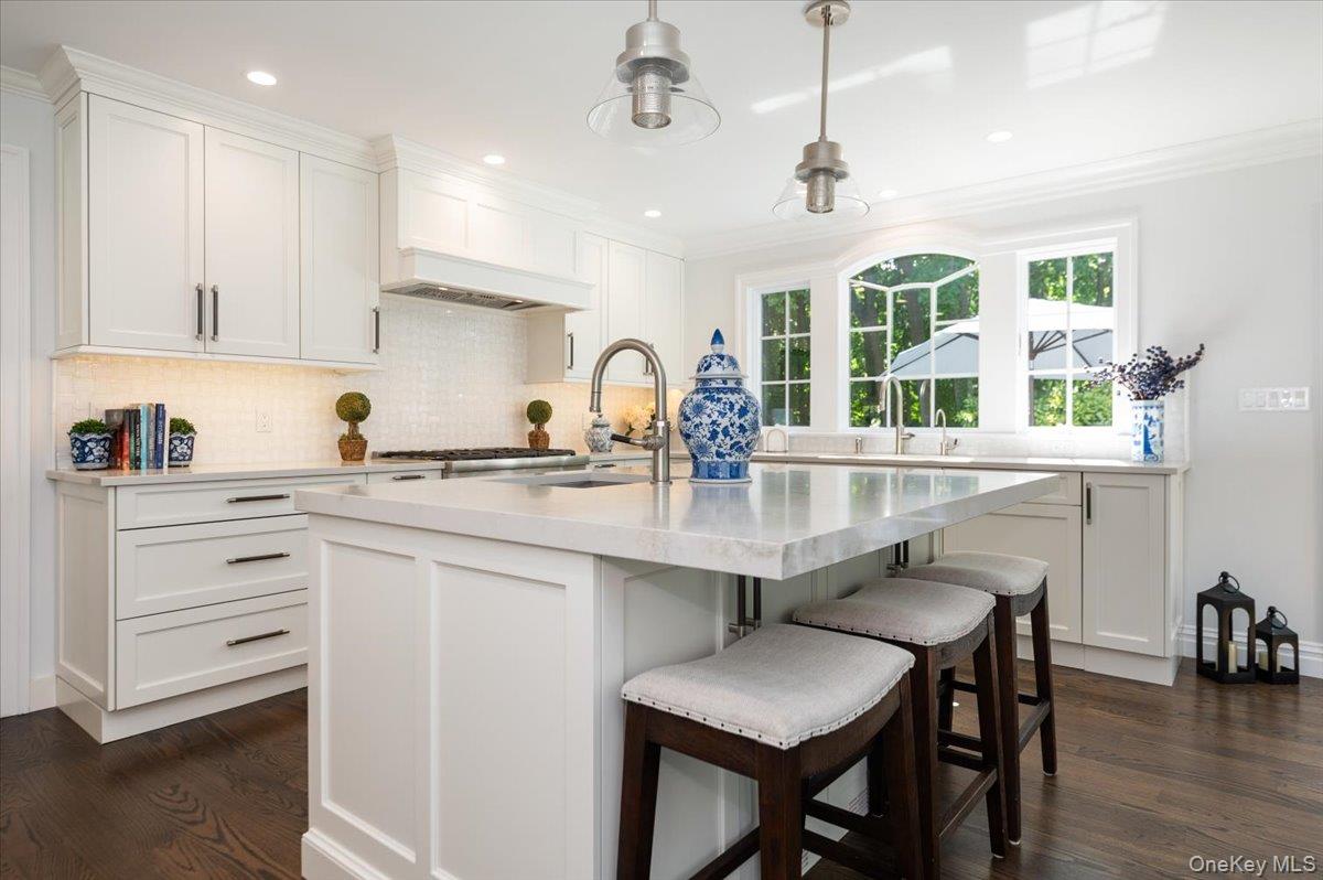 5 Fleetwood Drive, Huntington Bay, NY 11743