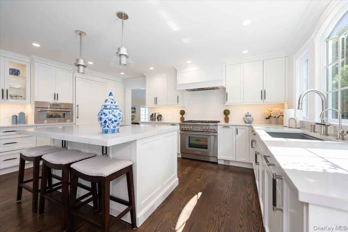 5 Fleetwood Drive, Huntington Bay, NY 11743