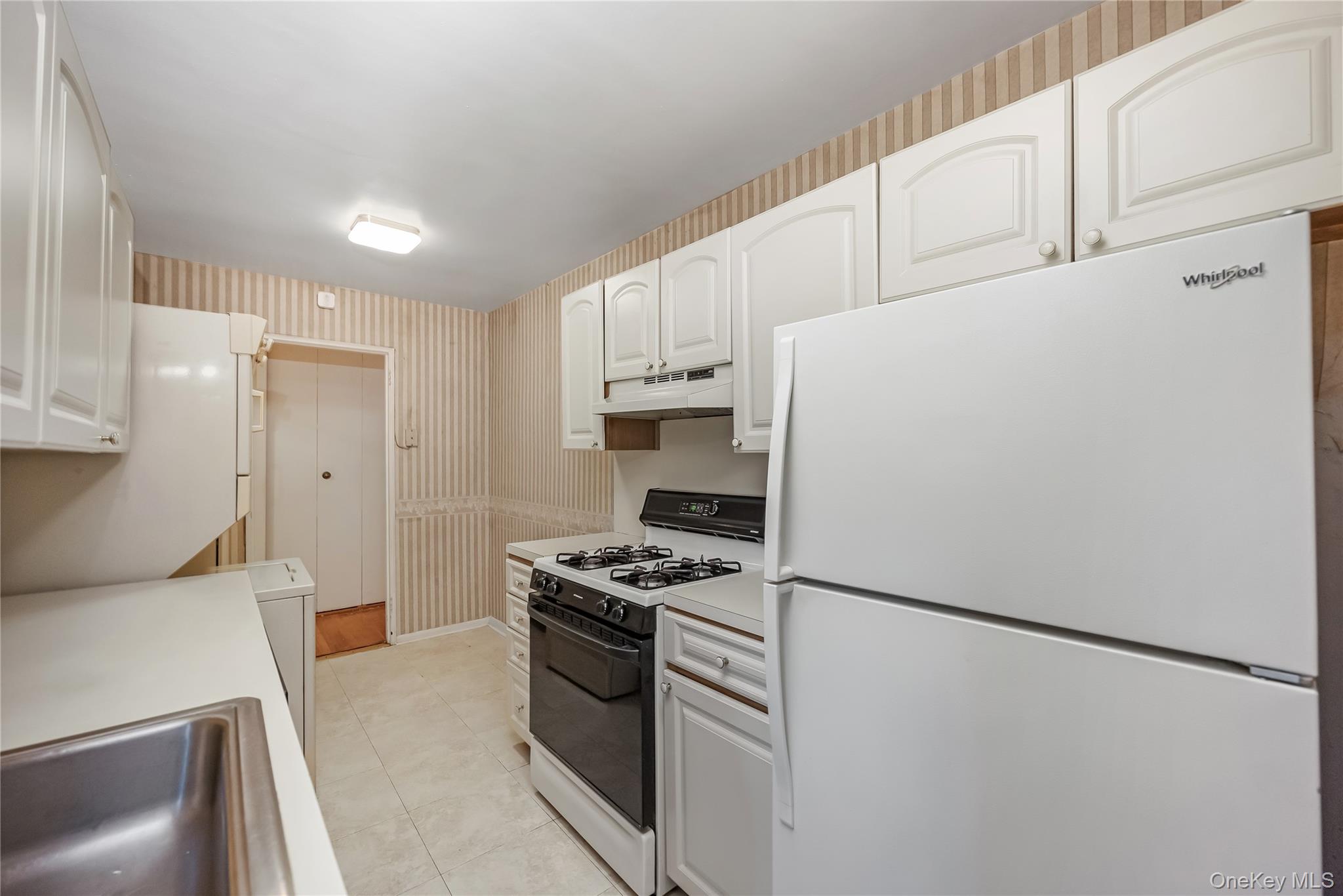 211-10 18th Avenue # 4G, Bayside, NY 11360