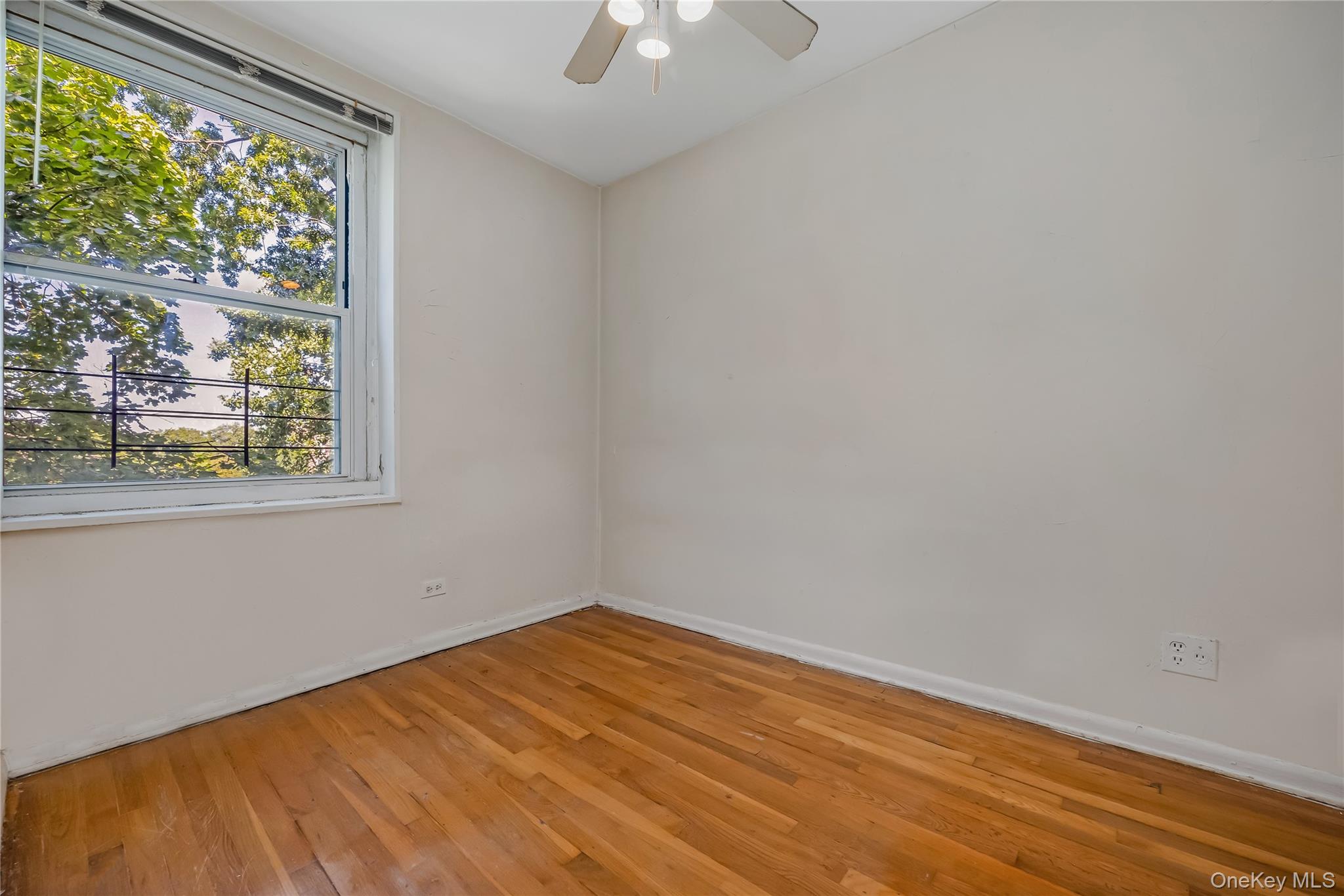 211-10 18th Avenue # 4G, Bayside, NY 11360