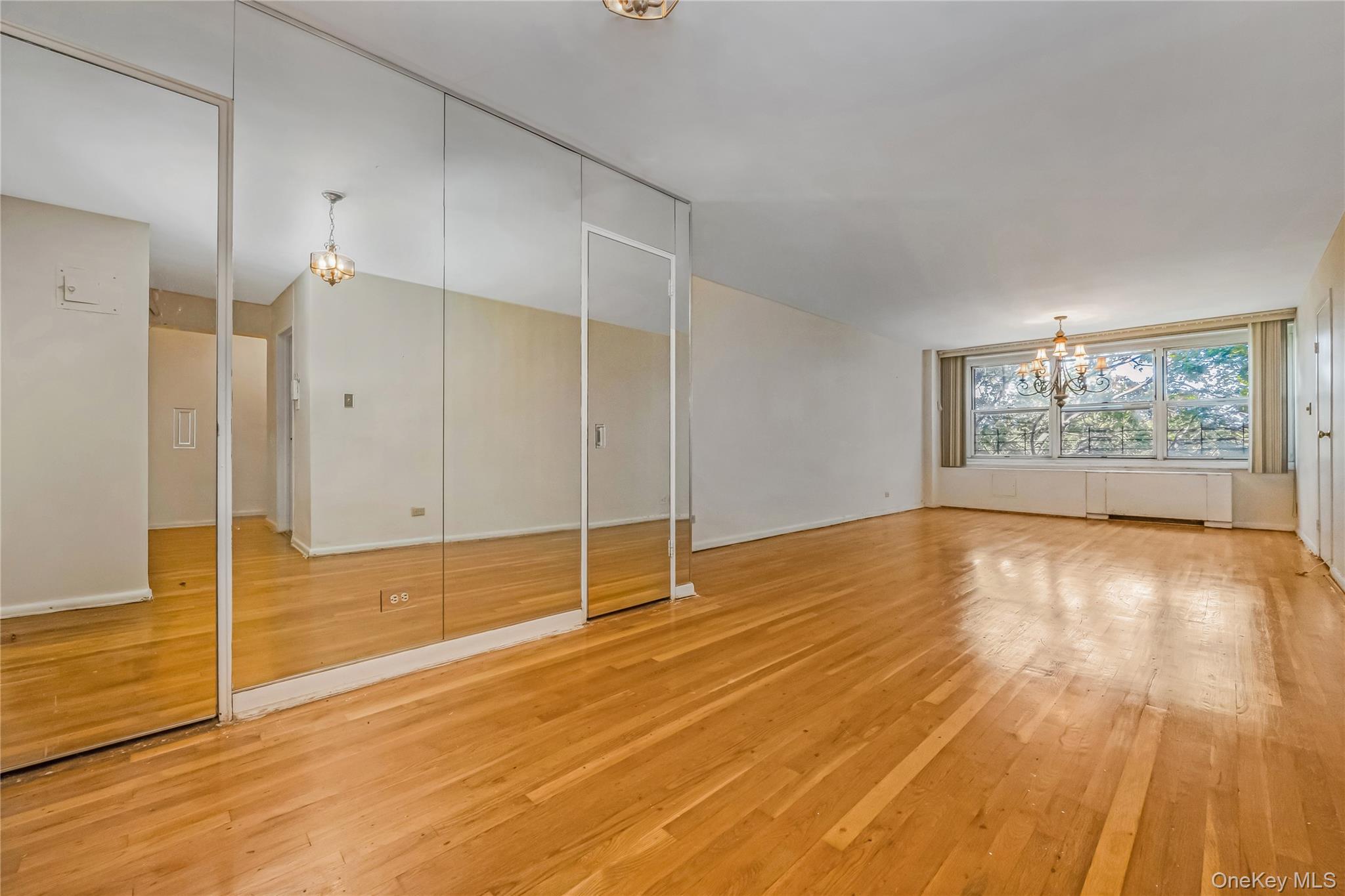 211-10 18th Avenue # 4G, Bayside, NY 11360