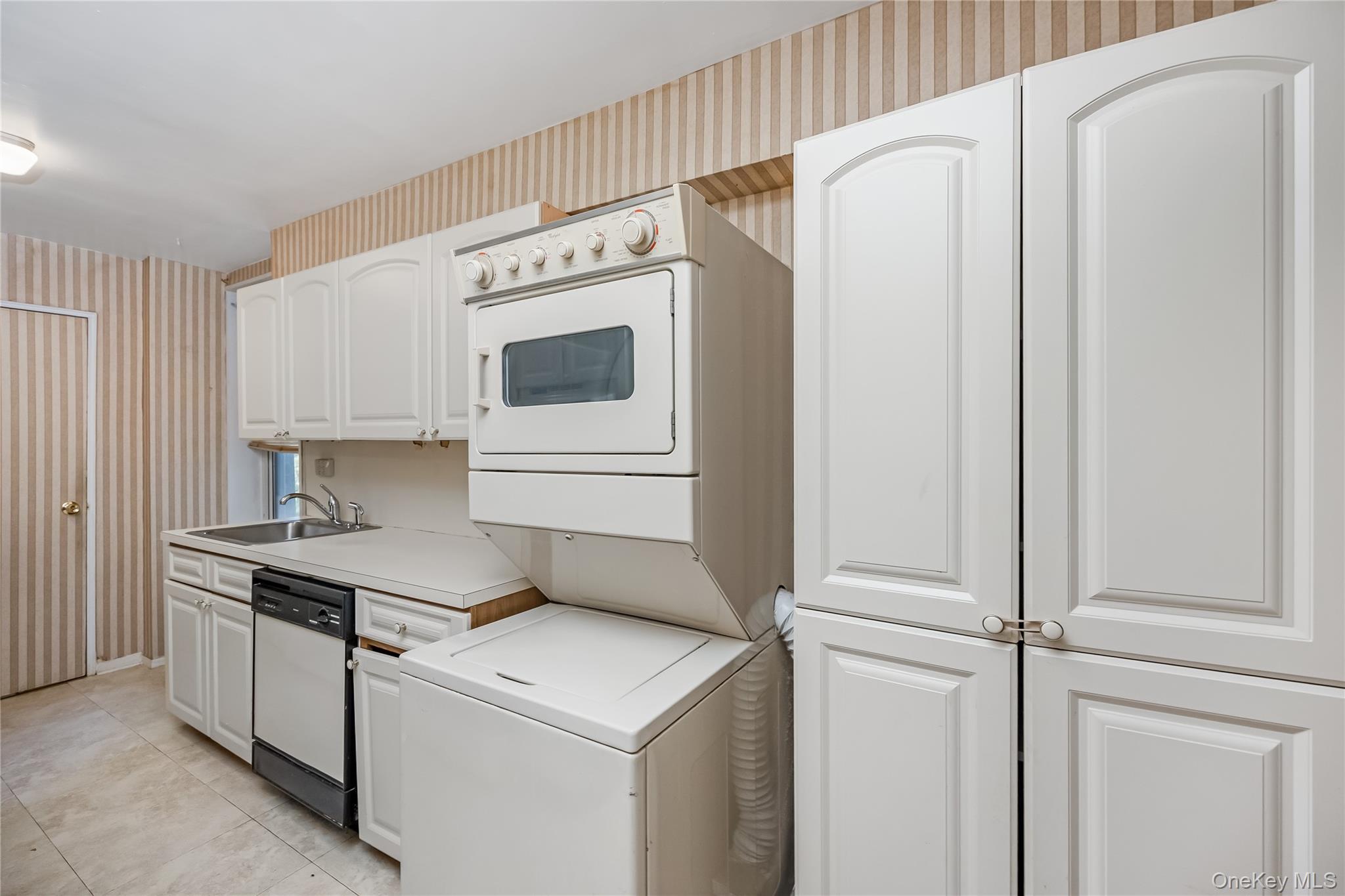 211-10 18th Avenue # 4G, Bayside, NY 11360