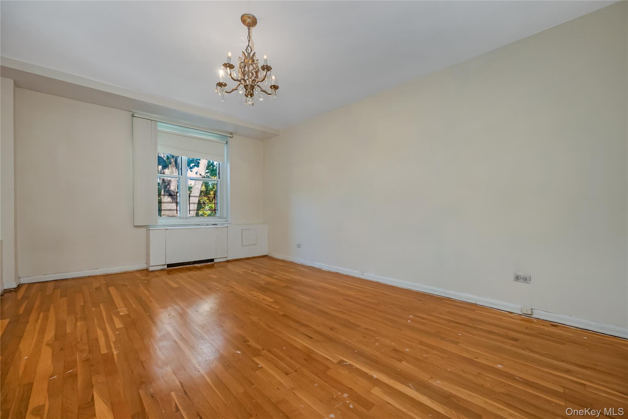 211-10 18th Avenue # 4G, Bayside, NY 11360