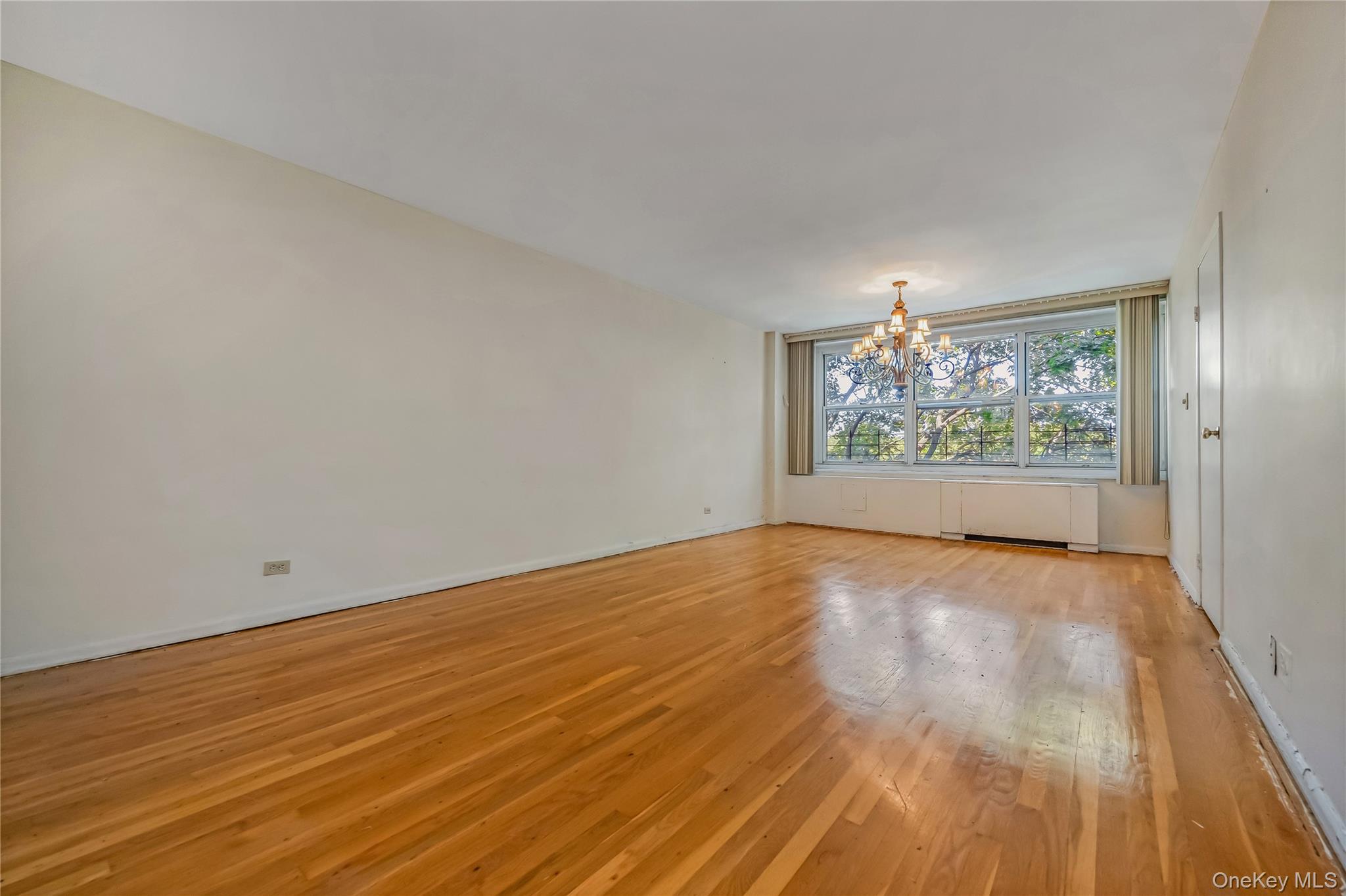 211-10 18th Avenue # 4G, Bayside, NY 11360