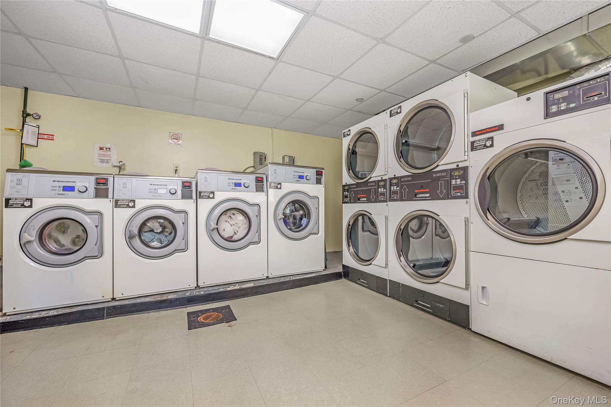 211-10 18th Avenue # 4G, Bayside, NY 11360