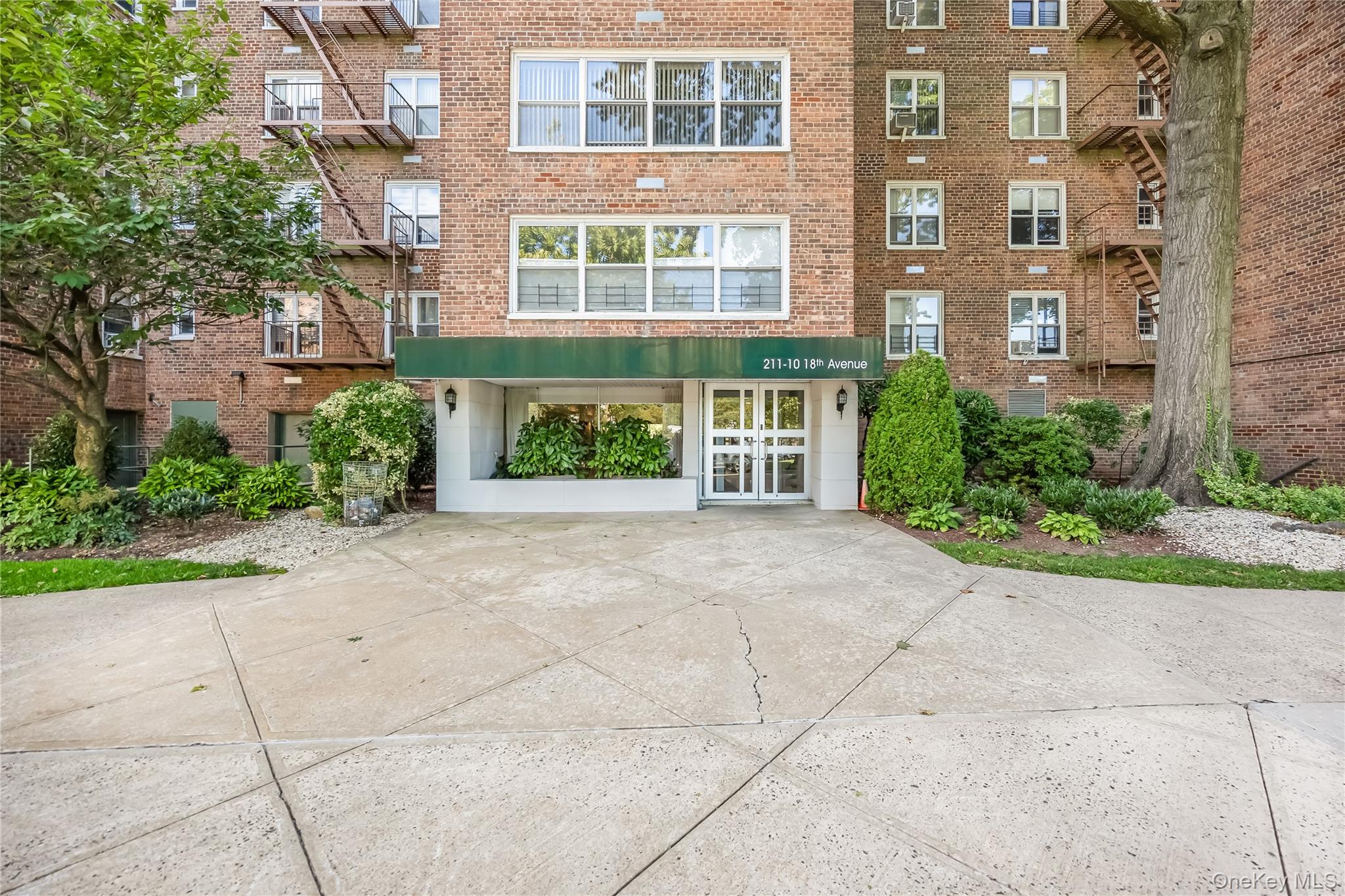 211-10 18th Avenue # 4G, Bayside, NY 11360
