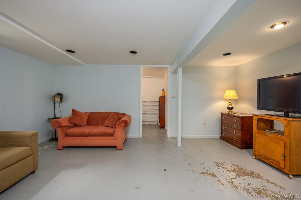 85 Lt Cox Drive, Pearl River, NY 10965