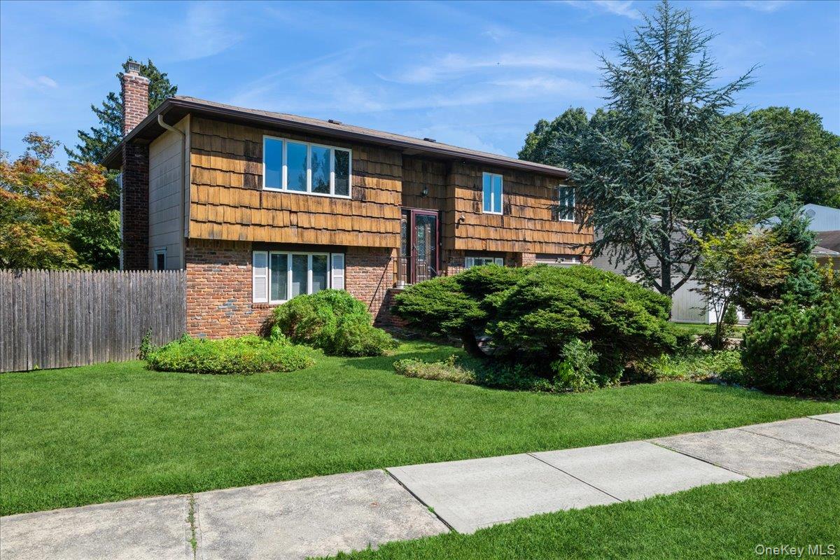 10 marsulin Drive, Syosset, NY 11791