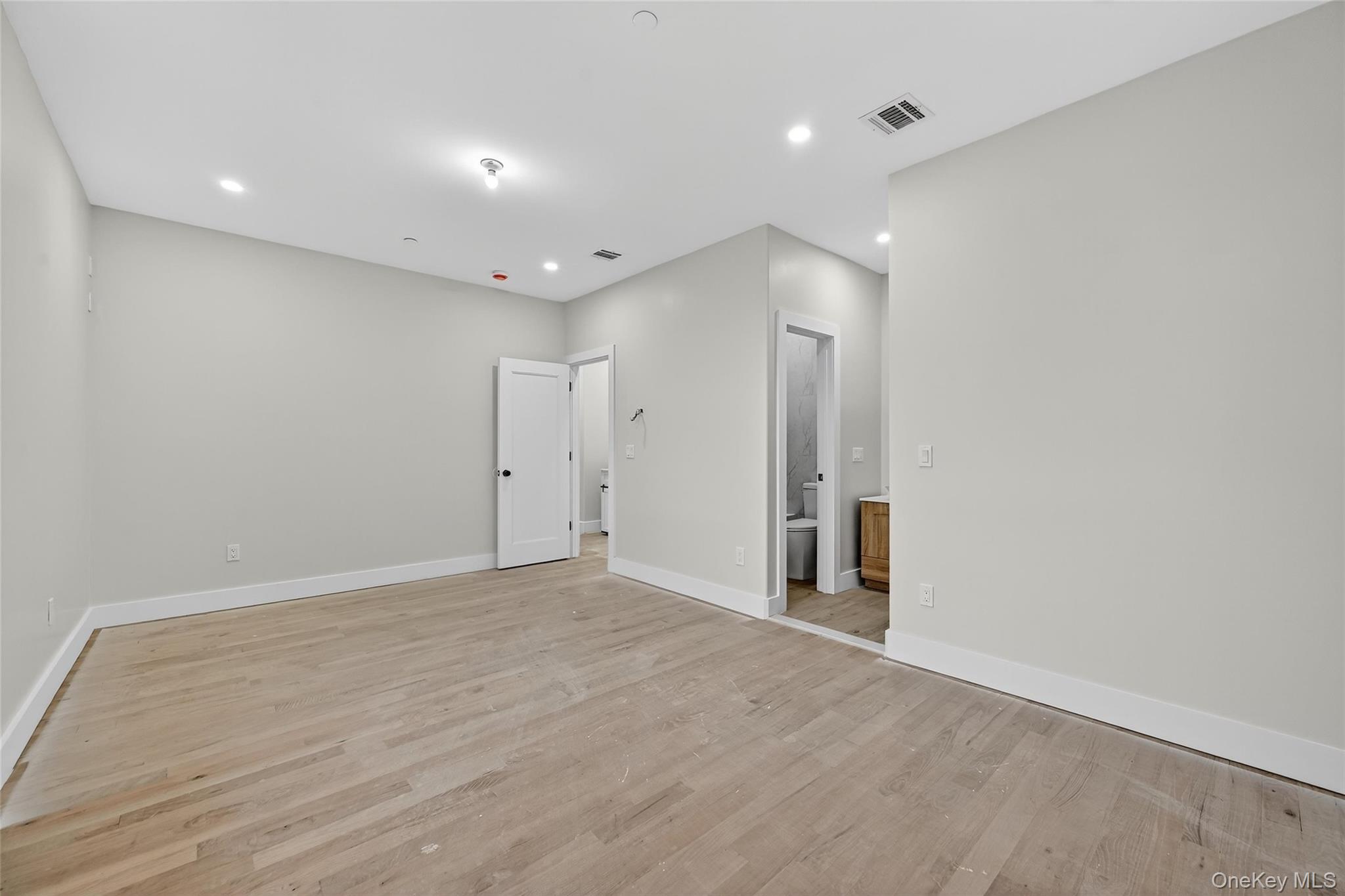 6 Milla Lane, Spring Valley, NY 10977