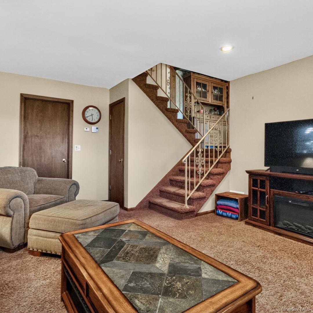 69 Crabby Road, Loch Sheldrake, NY 12759