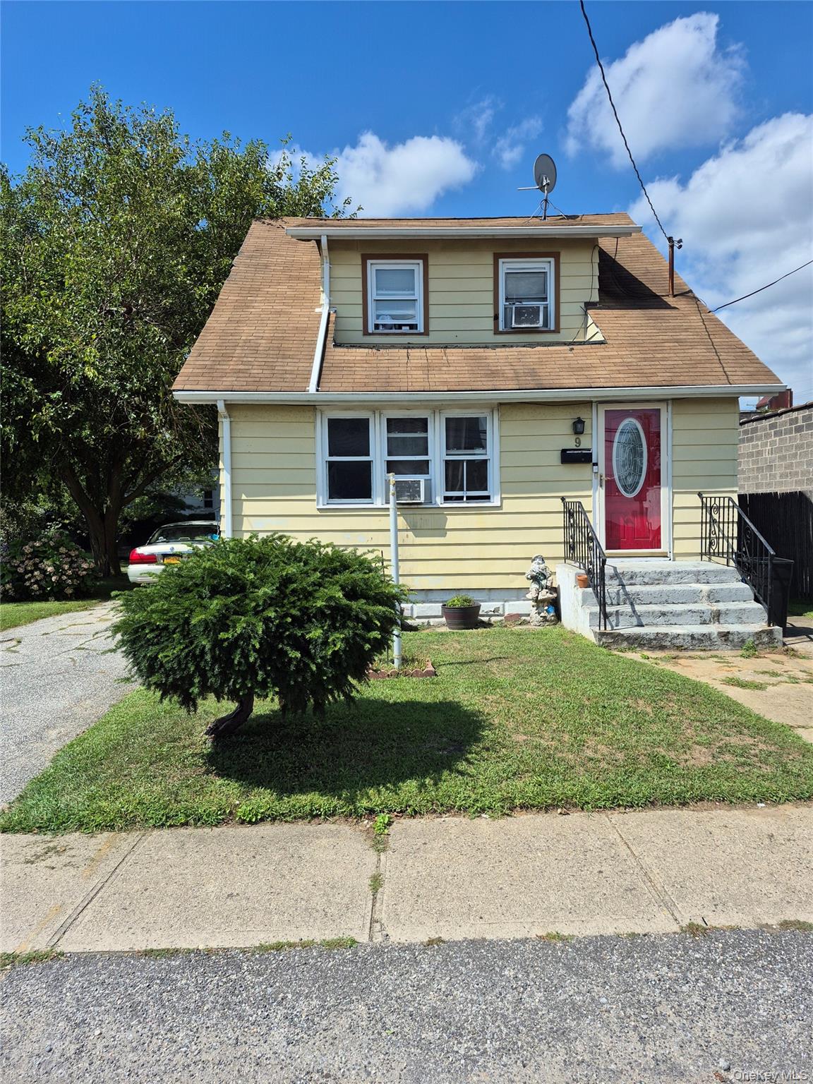 9 Watkins Street, Lynbrook, NY 11563