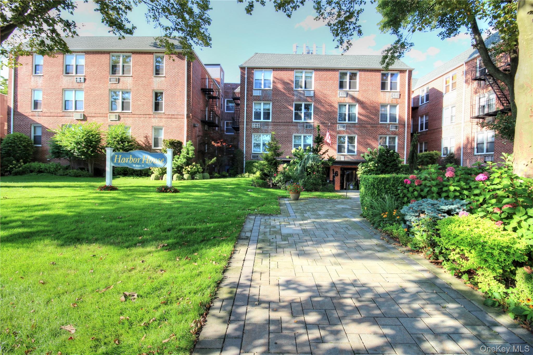 16 Main Street # 2-Q, East Rockaway, NY 11518