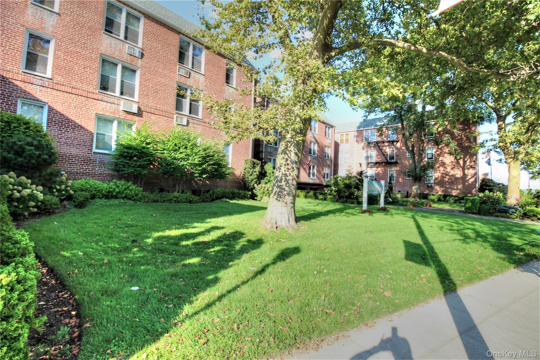 16 Main Street # 2-Q, East Rockaway, NY 11518