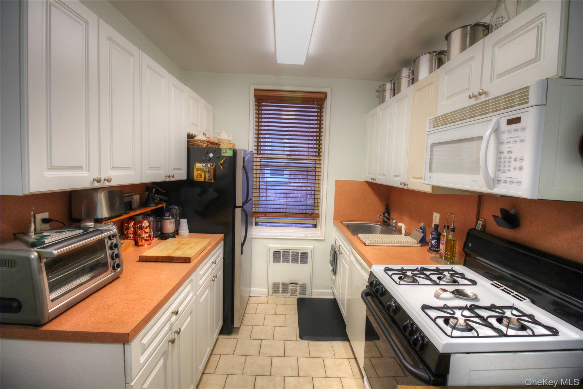 16 Main Street # 2-Q, East Rockaway, NY 11518