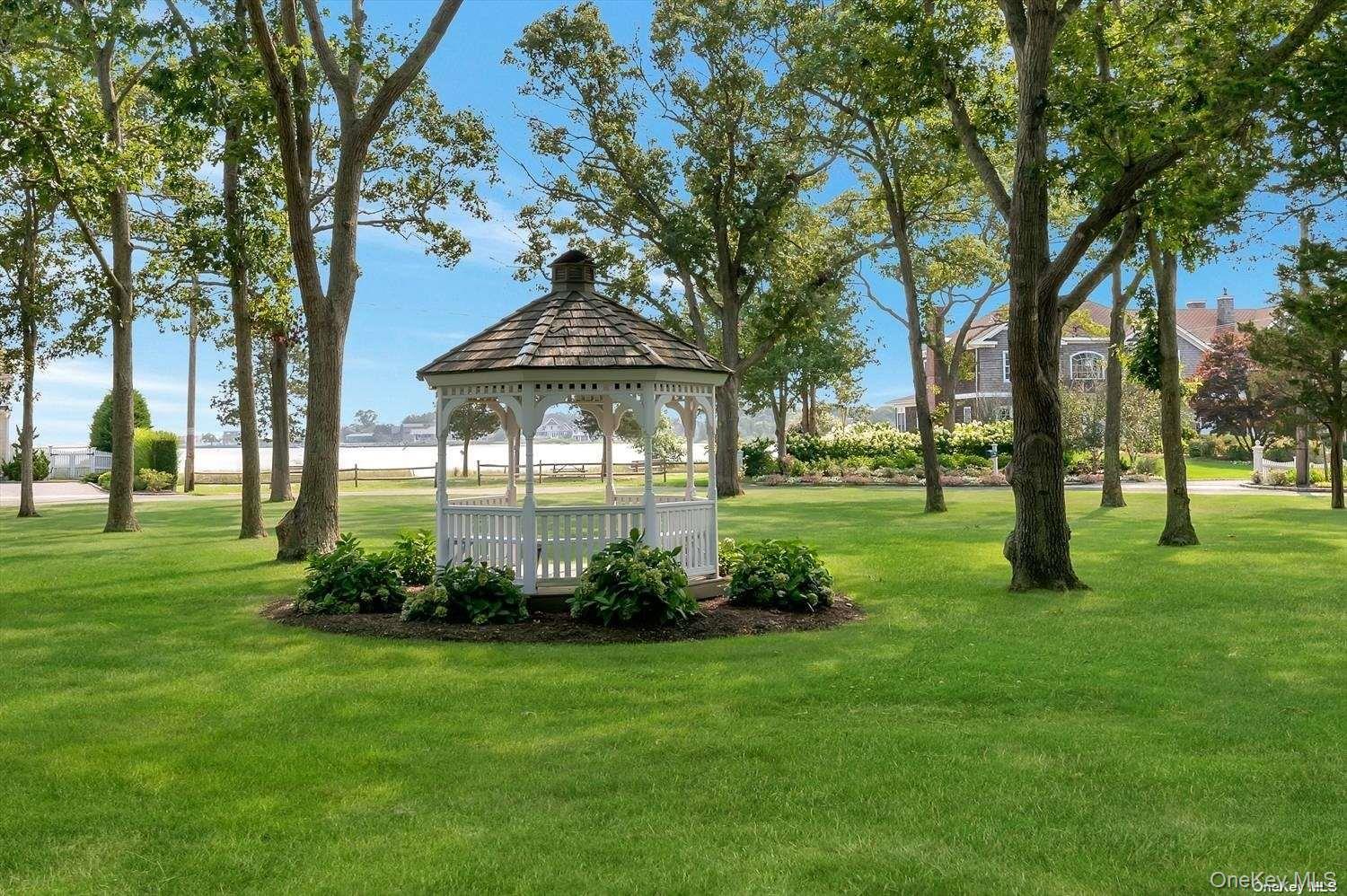 7 Harbor Road, Hampton Bays, NY 11946