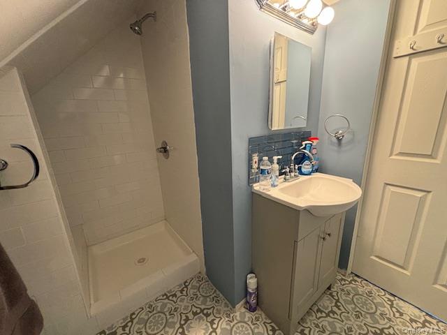 452 Macatee Place, Mineola, NY 11501