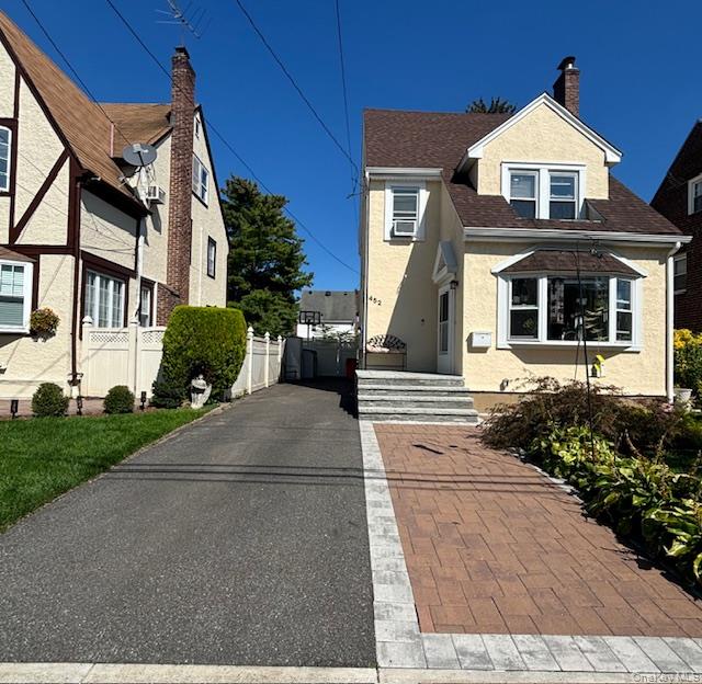 452 Macatee Place, Mineola, NY 11501