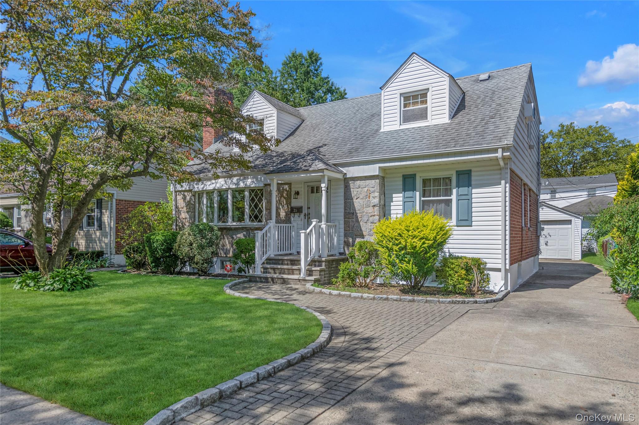 35 Kingston Street, New Hyde Park, NY 11040