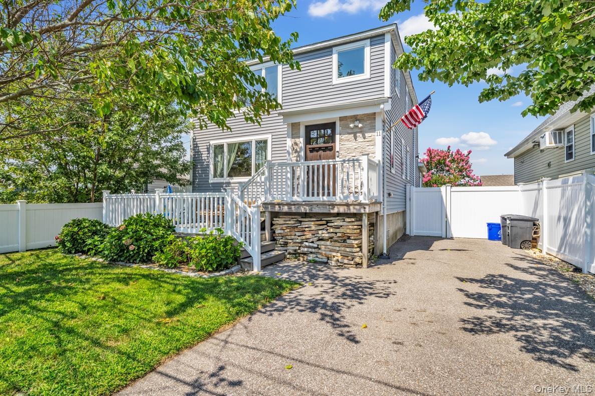 11 Nereid Place, Babylon, NY 11702